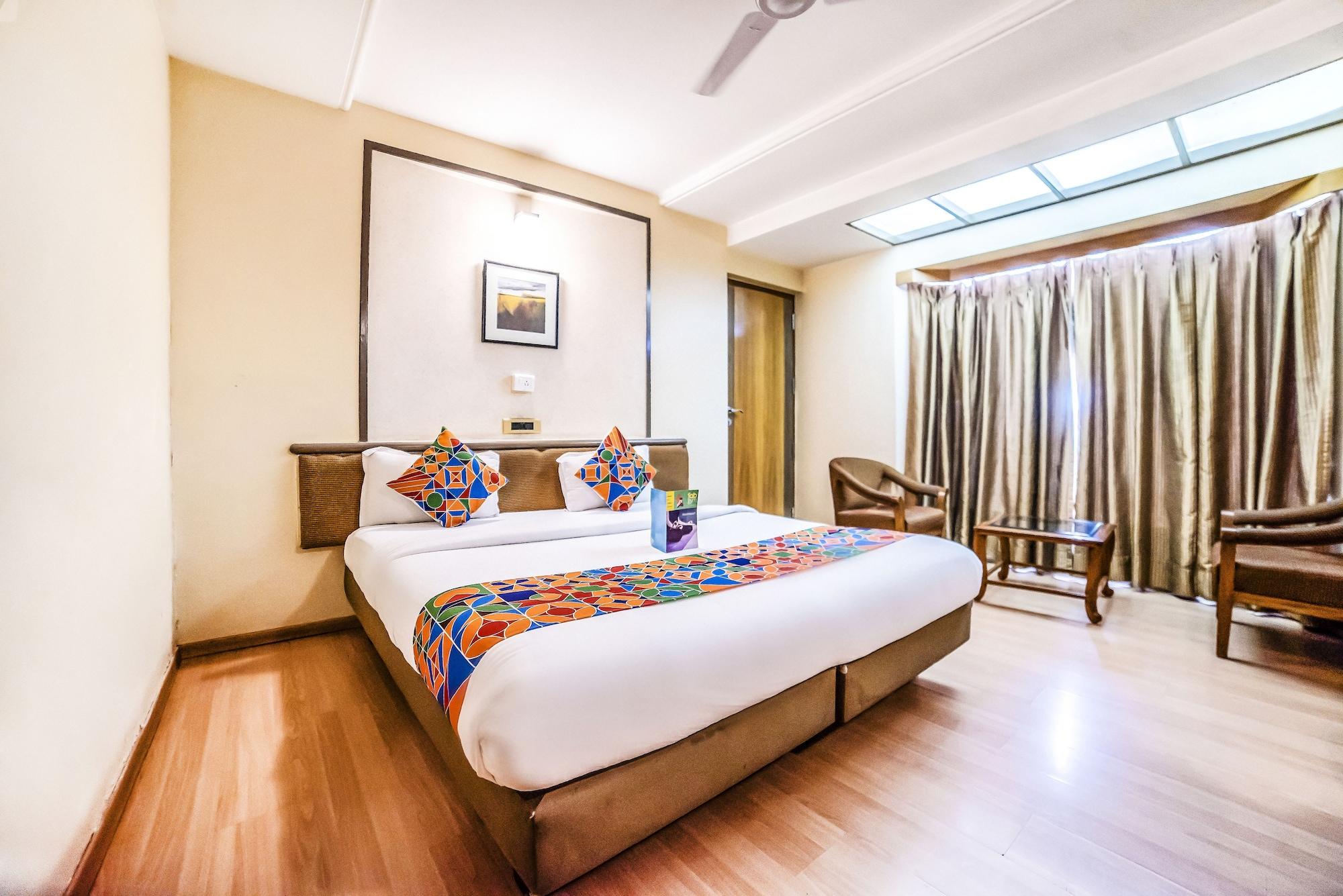 פונה Hotel Gandharva Shivajinagar מראה חיצוני תמונה