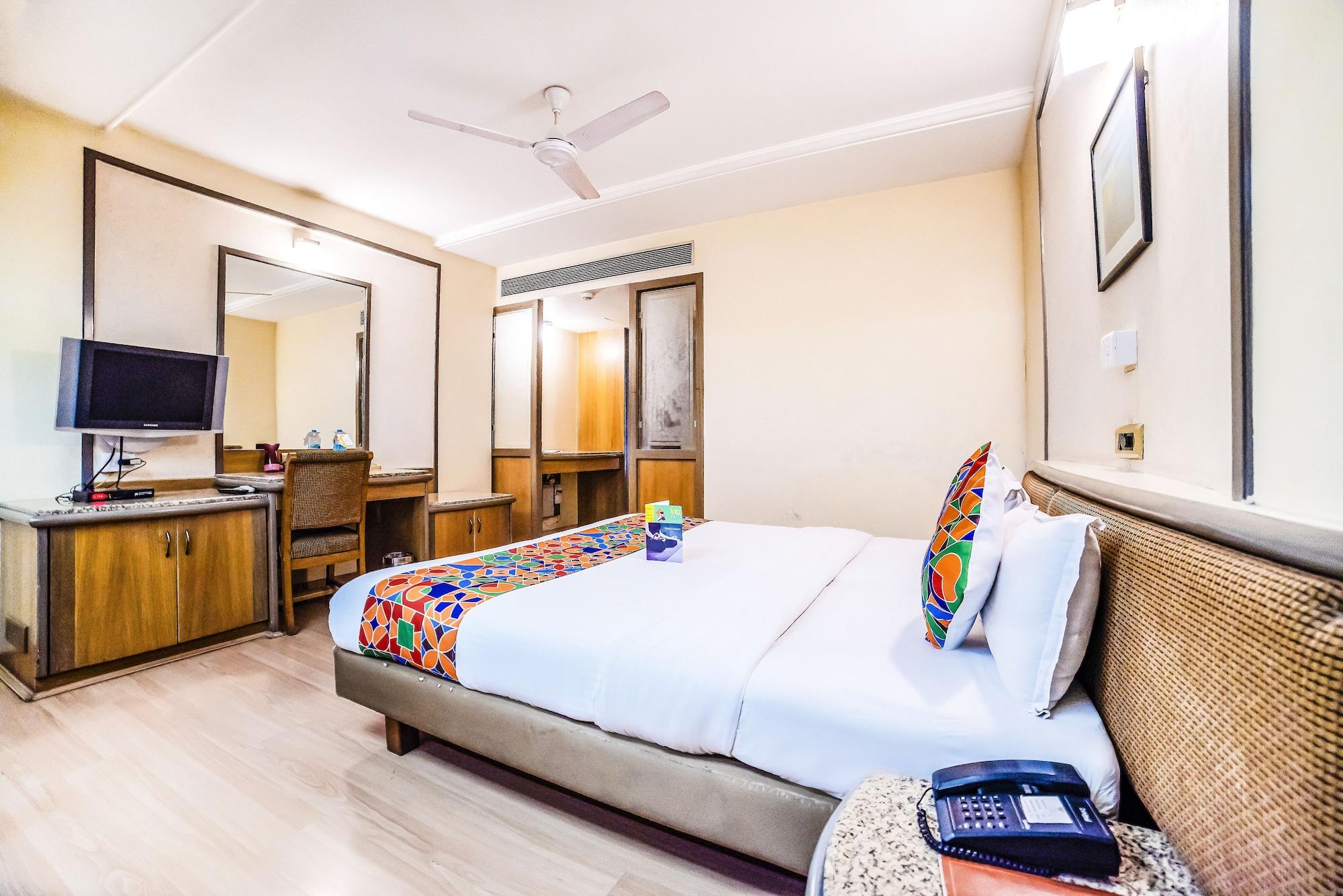 פונה Hotel Gandharva Shivajinagar מראה חיצוני תמונה