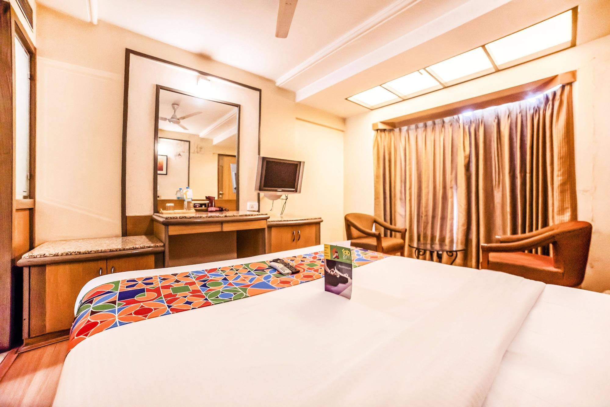 פונה Hotel Gandharva Shivajinagar מראה חיצוני תמונה