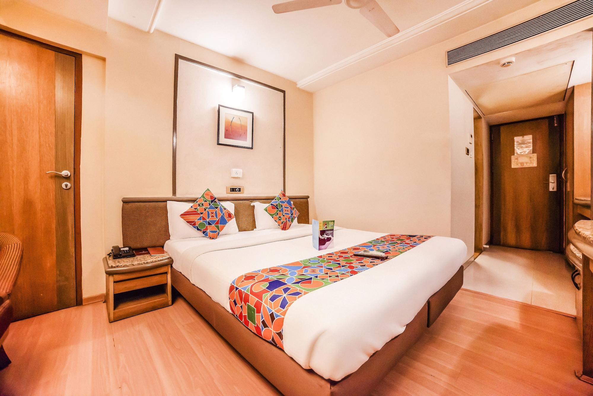 פונה Hotel Gandharva Shivajinagar מראה חיצוני תמונה
