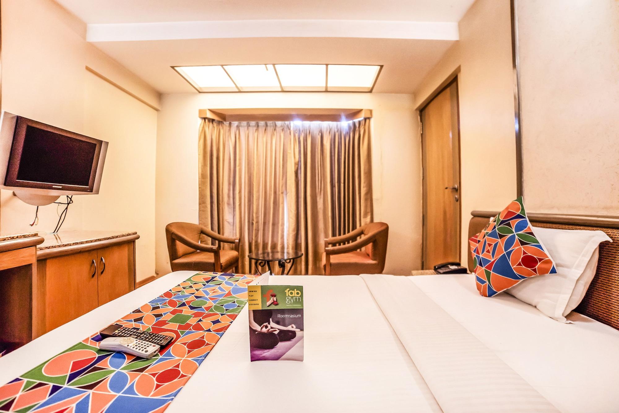 פונה Hotel Gandharva Shivajinagar מראה חיצוני תמונה