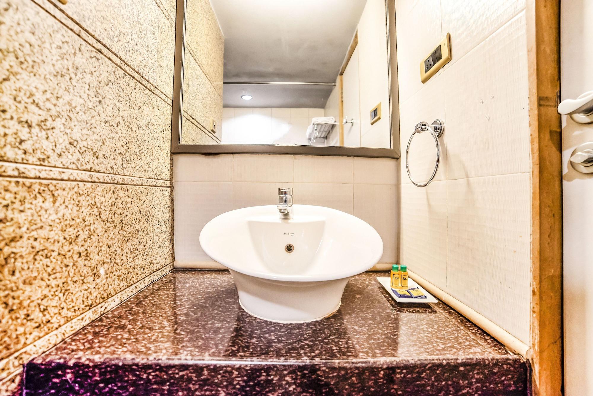 פונה Hotel Gandharva Shivajinagar מראה חיצוני תמונה