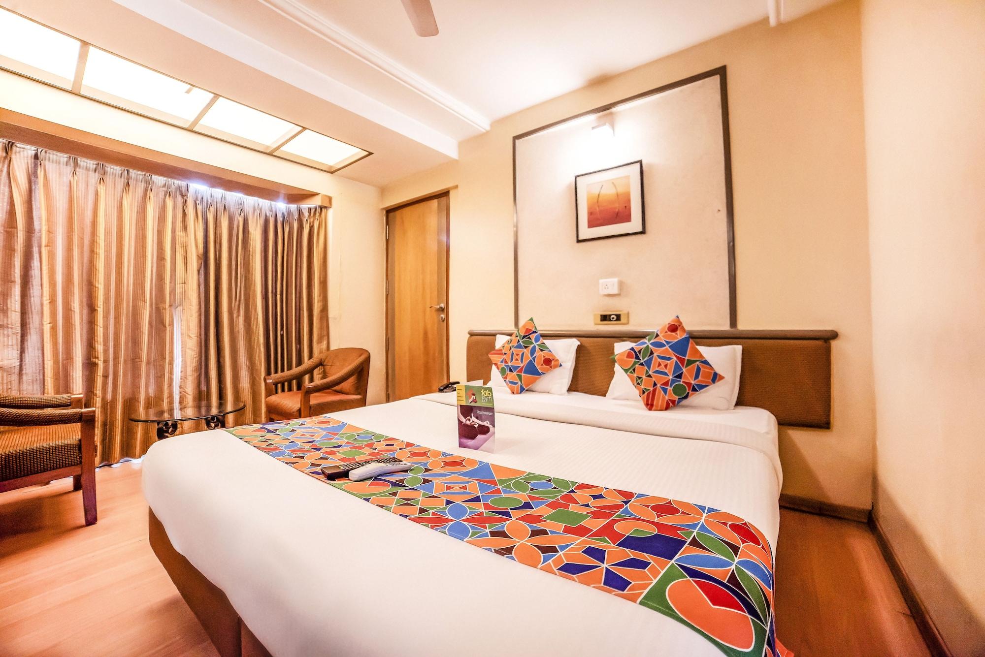 פונה Hotel Gandharva Shivajinagar מראה חיצוני תמונה