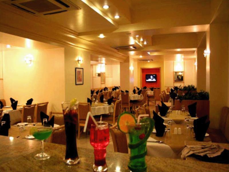 פונה Hotel Gandharva Shivajinagar מראה חיצוני תמונה