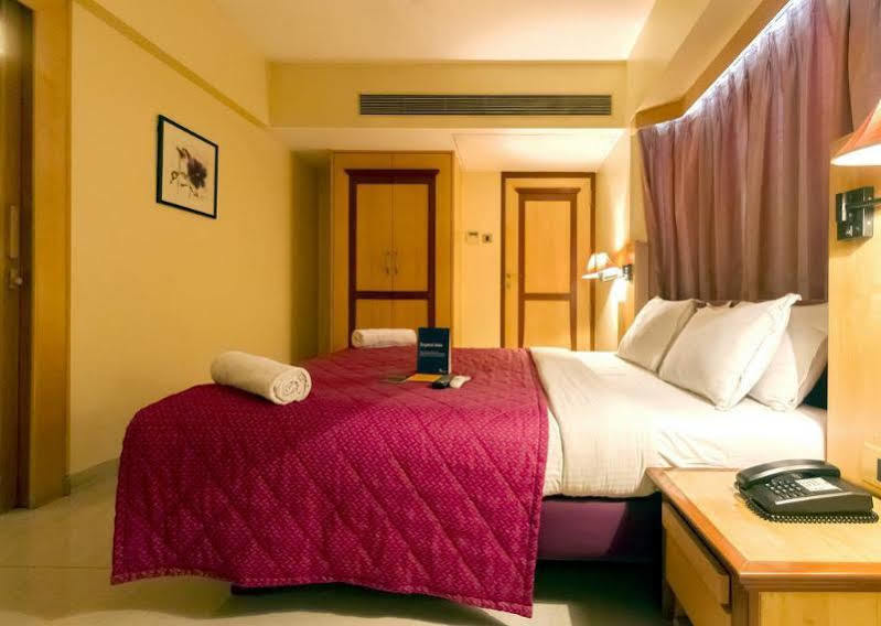 פונה Hotel Gandharva Shivajinagar מראה חיצוני תמונה