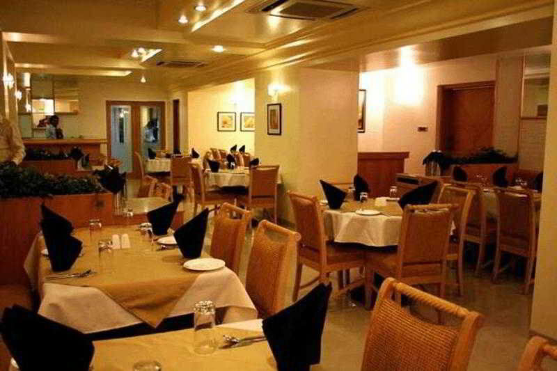 פונה Hotel Gandharva Shivajinagar מראה חיצוני תמונה